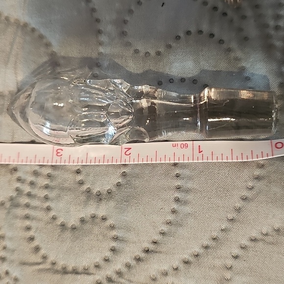 Elegant Clear Glass Patterned Decanter - Picture 5 of 7